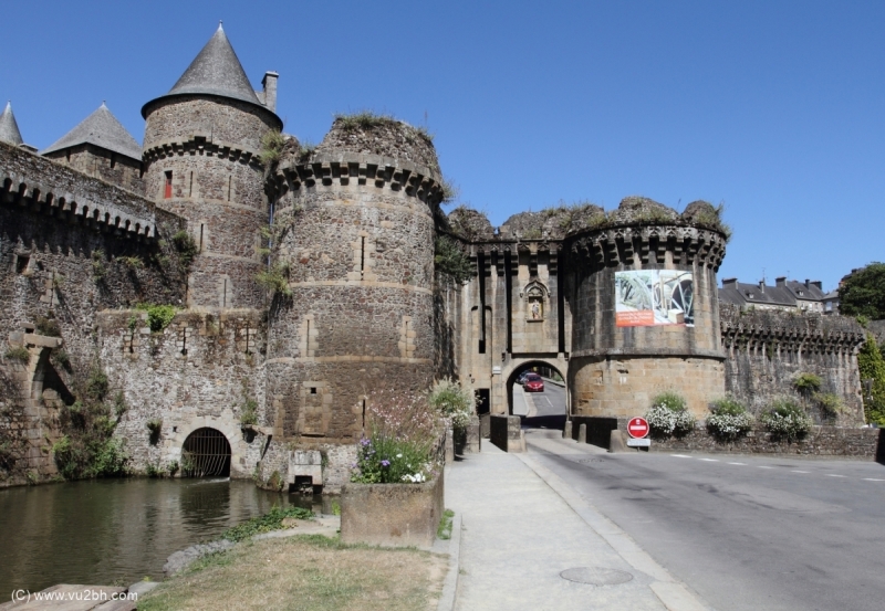 01-IMG_3205CASTEL