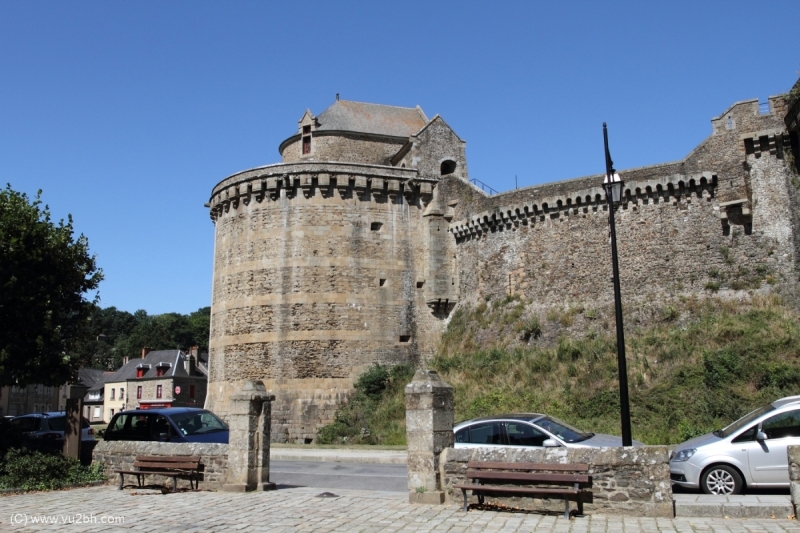 03-IMG_3018CASTEL