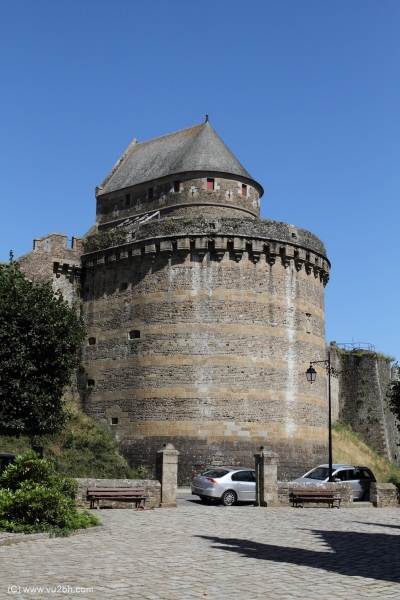 04-IMG_3022CASTEL