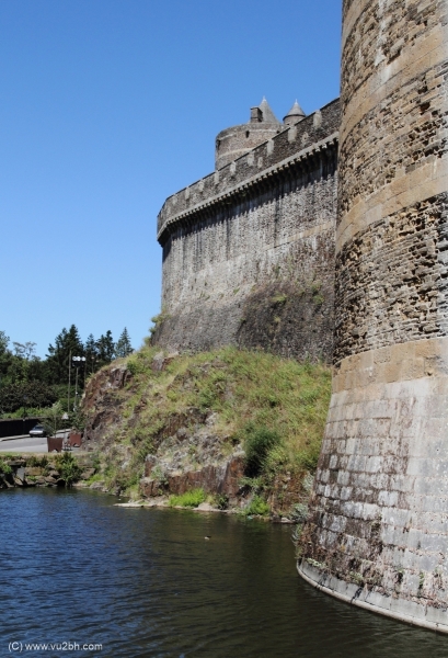 05-IMG_3035CASTEL