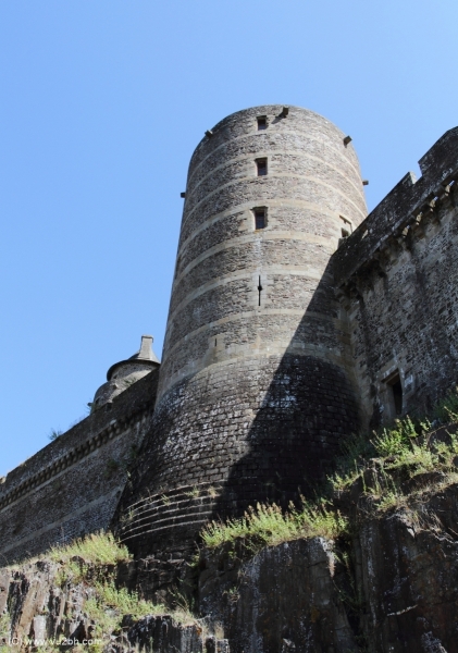 11-IMG_3041CASTEL