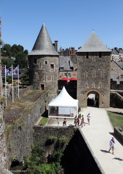 13-IMG_3076CASTEL