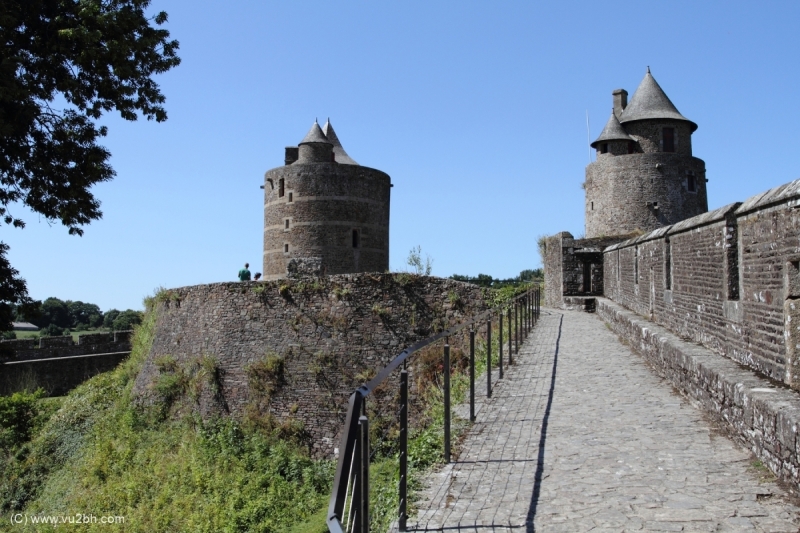 17-IMG_3085CASTEL