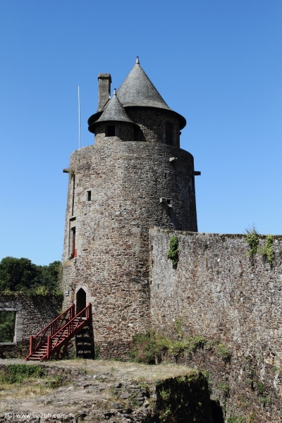 23-IMG_3099CASTEL
