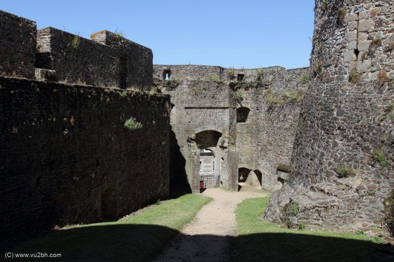 24-IMG_3111CASTEL