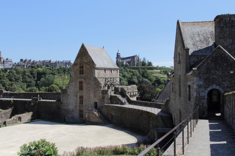 30-IMG_3144CASTEL
