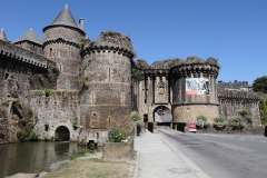 01-IMG_3205CASTEL