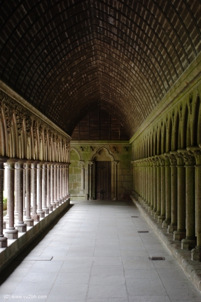 Allée du cloître