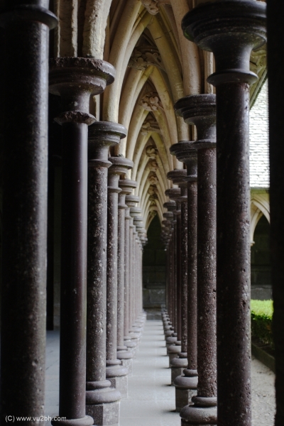Jeux de perspectives sur les colonnades du cloître - 3
