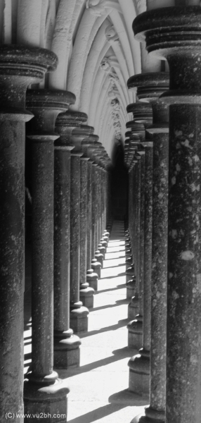 Jeux de perspectives sur les colonnades du cloître - 6