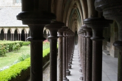 Jeux de perspectives sur les colonnades du cloître - 1