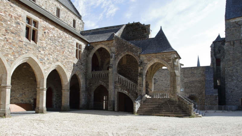 15-Vitre-IMG_2866-modCAST