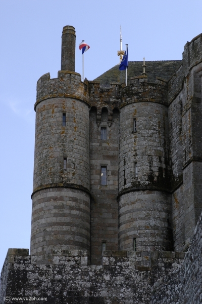 Les tours de garde de l'entrée principale