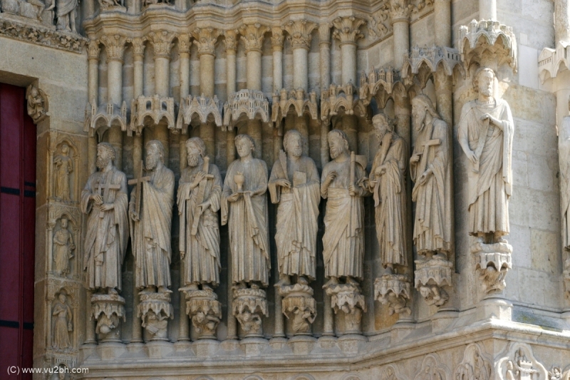 Statues des apôtres (Portail du Jugement Dernier)