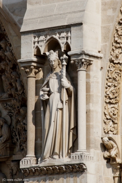 Sculpture en niche au nord du portail central