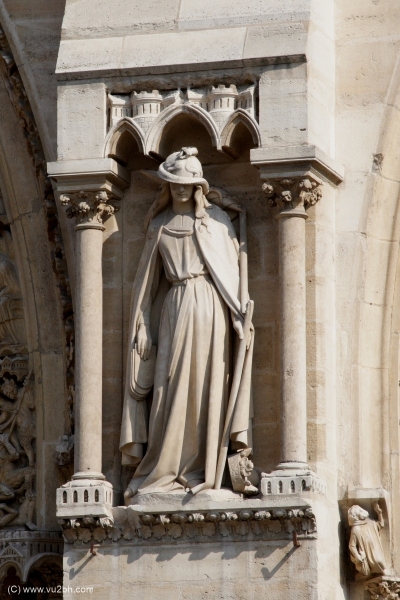 Sculpture en niche au sud du portail central